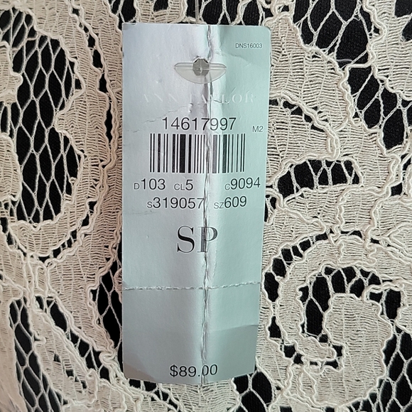 Ann Taylor NWT Black & White Lace 3/4 Sleeve Top - Picture 4 of 5